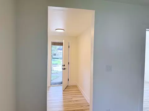 Entry Way - 1500 Deyo, Jackson, MI 49203 photo 10 of 18