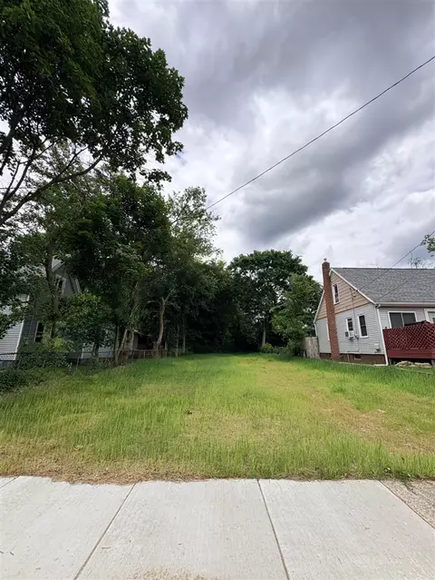 814 E North, Jackson, MI 49202 photo 2