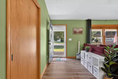 Entry Way - 117 Charlotte, Edmore, MI 48829 photo 1 of 3
