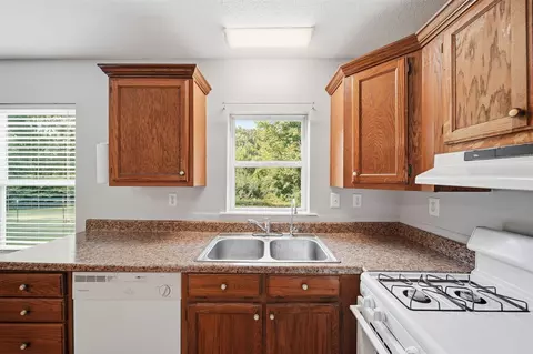 Kitchen - 9130 Gordon, Parma, MI 49269 photo 2 of 2