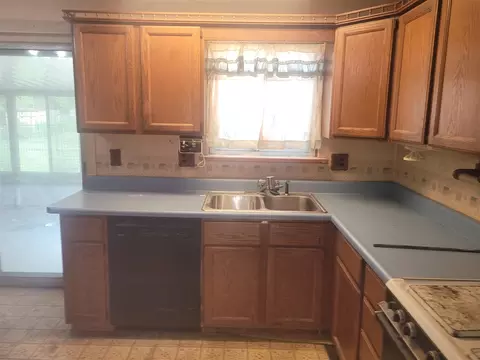 30106 Jamestown, Romulus, MI 48174 photo 12