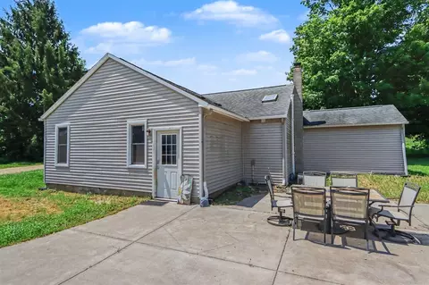 931 10th, Plainwell, MI 49080 photo 4