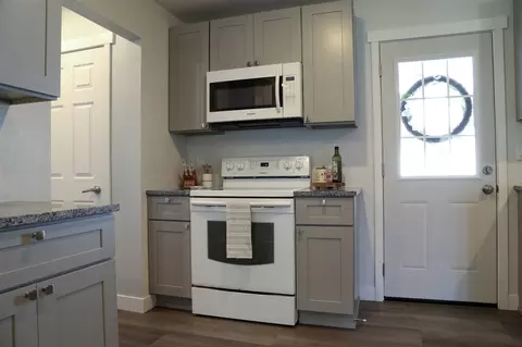 Kitchen - 10797 E T, Scotts, MI 49088 photo 2 of 2