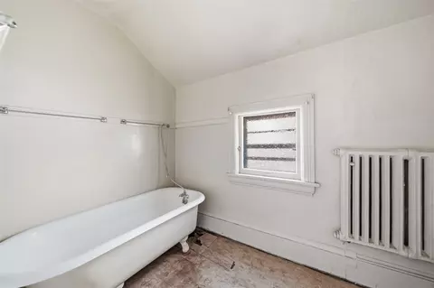 Bath - 615 2nd, Jackson, MI 49203 photo 2 of 3