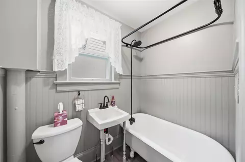 Bath - 615 2nd, Jackson, MI 49203 photo 1 of 3