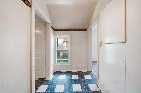 Entry Way - 615 2nd, Jackson, MI 49203 photo 6 of 7