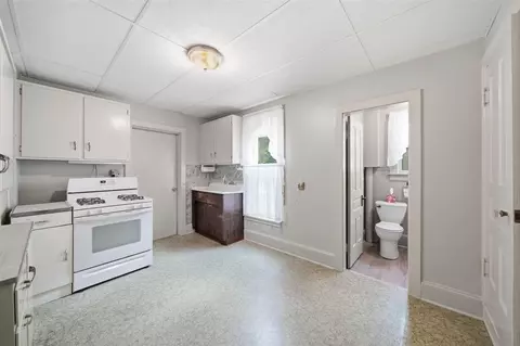 Entry Way - 615 2nd, Jackson, MI 49203 photo 4 of 7