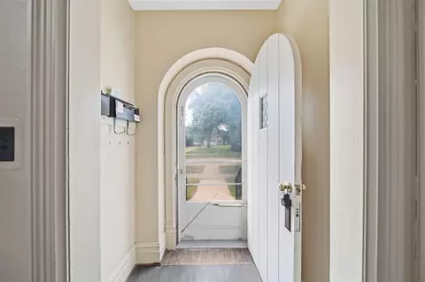 Entry Way - 615 2nd, Jackson, MI 49203 photo 1 of 7