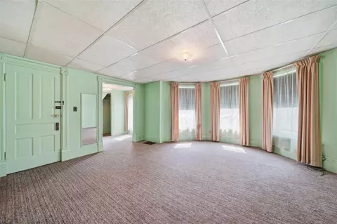 Living - 615 2nd, Jackson, MI 49203 photo 4 of 5