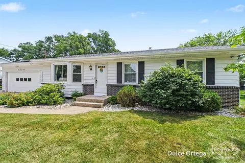 2700 Pohens, Grand Rapids, MI 49544
