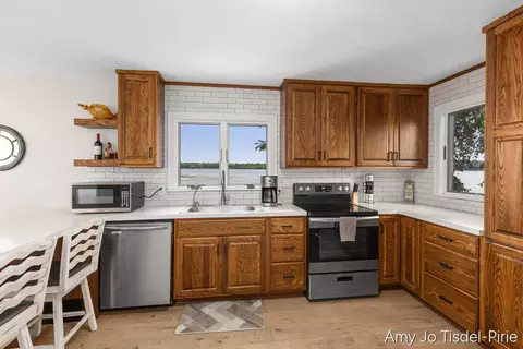 Kitchen - 1760 S Colonel Pt, Crystal, MI 48818 photo 2 of 3