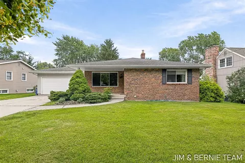 2238 Edgewood, Grand Rapids, MI 49546