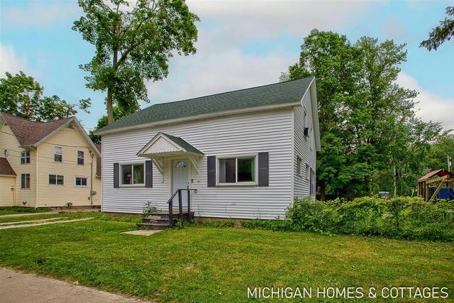 752 Jordan Lk, Lake Odessa, MI 48849
