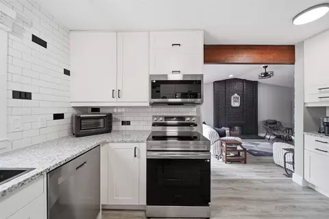 Kitchen - 6979 Placeway, Jackson, MI 49201 photo 3 of 4