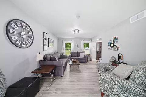 Living - 6979 Placeway, Jackson, MI 49201 photo 2 of 8