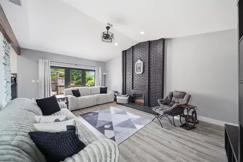 Living - 6979 Placeway, Jackson, MI 49201 photo 4 of 8