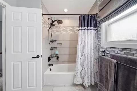 Bath - 6979 Placeway, Jackson, MI 49201 photo 3 of 3