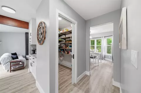 Entry Way - 6979 Placeway, Jackson, MI 49201 photo 6 of 8
