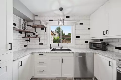 Kitchen - 6979 Placeway, Jackson, MI 49201 photo 2 of 4