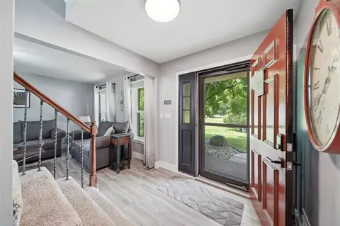 Entry Way - 6979 Placeway, Jackson, MI 49201 photo 2 of 8
