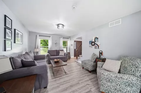 Living - 6979 Placeway, Jackson, MI 49201 photo 3 of 8