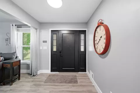 Entry Way - 6979 Placeway, Jackson, MI 49201 photo 3 of 8