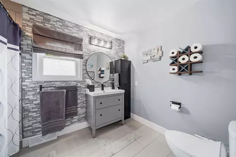 Bath - 6979 Placeway, Jackson, MI 49201 photo 2 of 3