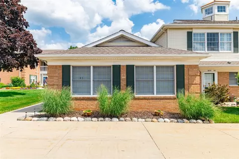 8217 Grays #9, Grosse Ile, MI 48138
