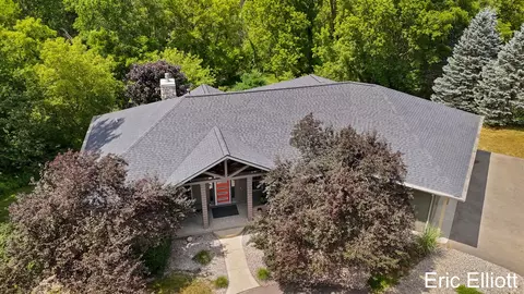 2219 Sawmill, Rockford, MI 49341