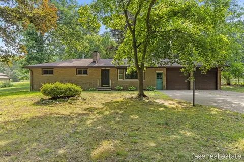 7676 Courtland, Rockford, MI 49341