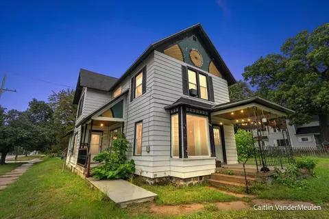 1501 College, Grand Rapids, MI 49505