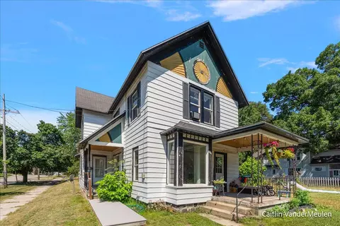 1501 College, Grand Rapids, MI 49505