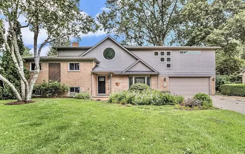 2388 Renfrew, Sylvan Lake, MI 48320