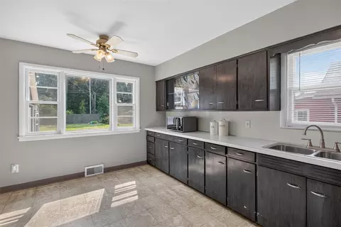 Kitchen - 703 Winifred, Jackson, MI 49202 photo 2 of 4