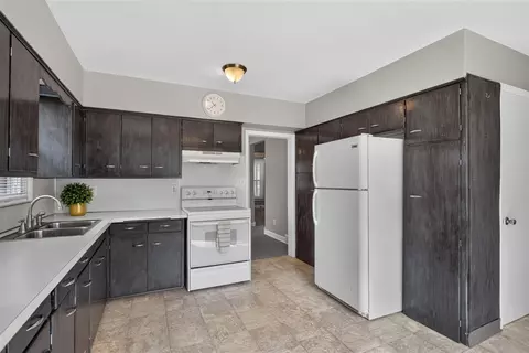 Kitchen - 703 Winifred, Jackson, MI 49202 photo 4 of 4