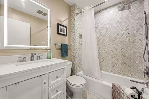 Bath - 4815 Firethorne, Jackson, MI 49201 photo 2 of 3
