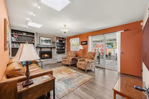 Living - 4815 Firethorne, Jackson, MI 49201 photo 2 of 3