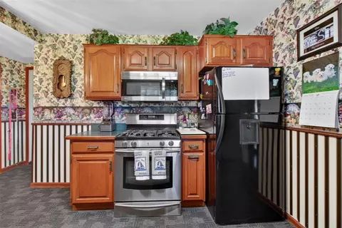 Kitchen - 1180 Herbert J, Jackson, MI 49202 photo 5 of 6