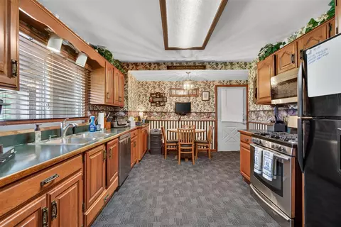 Kitchen - 1180 Herbert J, Jackson, MI 49202 photo 4 of 6