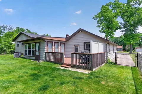Exterior - 1180 Herbert J, Jackson, MI 49202 photo 6 of 12