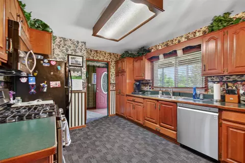 Kitchen - 1180 Herbert J, Jackson, MI 49202 photo 2 of 6
