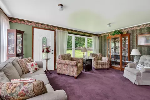 Living - 1180 Herbert J, Jackson, MI 49202 photo 3 of 4