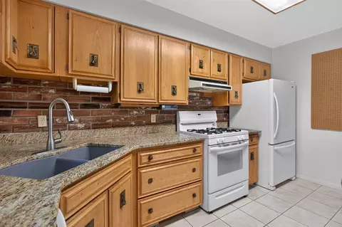 Kitchen - 403 Hill, Jackson, MI 49202 photo 3 of 4