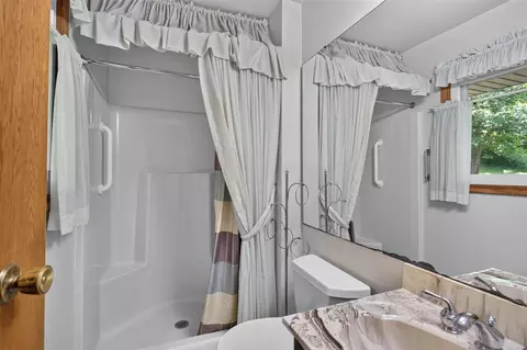 Bath - 403 Hill, Jackson, MI 49202 photo 2 of 4