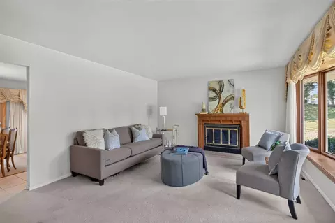 Living - 403 Hill, Jackson, MI 49202 photo 3 of 8