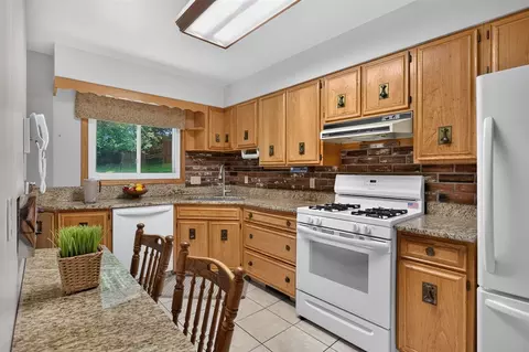 Kitchen - 403 Hill, Jackson, MI 49202 photo 2 of 4
