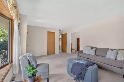 Living - 403 Hill, Jackson, MI 49202 photo 6 of 8
