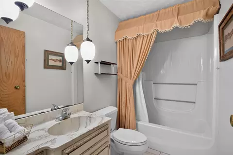 Bath - 403 Hill, Jackson, MI 49202 photo 1 of 4
