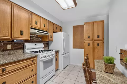 Kitchen - 403 Hill, Jackson, MI 49202 photo 1 of 4