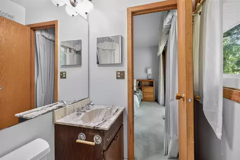 Bath - 403 Hill, Jackson, MI 49202 photo 3 of 4